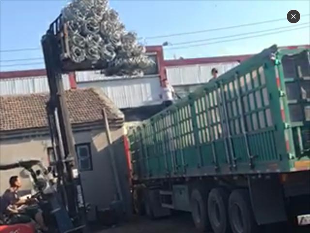 兩輛13米貨車邊坡防護網發貨中 兩輛13米貨車邊坡防護網發貨中